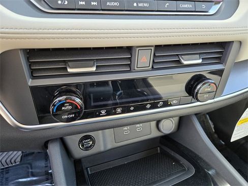 Used 2025 Nissan Rogue SV image 27