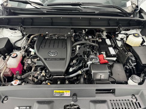 Used 2024 Toyota Highlander LE image 42