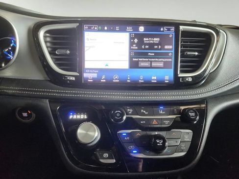 Used 2021 Chrysler Pacifica Touring-L w/ S Appearance Package FWD image 16