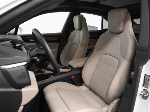 Certified 2025 Porsche Macan 4 Electric AWD/4WD image 5