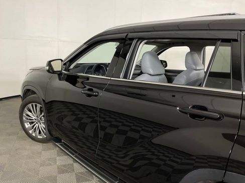 Used 2022 Toyota Highlander Platinum image 40