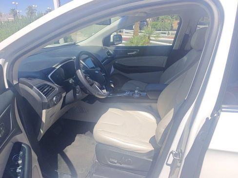 Used 2017 Ford Edge Titanium w/ Equipment Group 302A FWD image 3