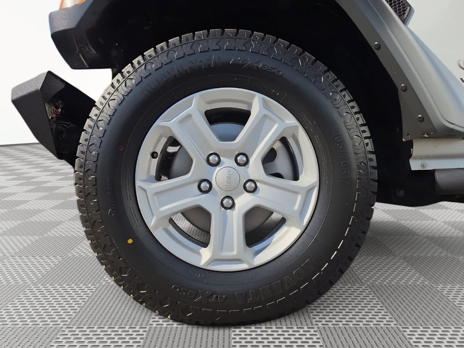 Used 2018 Jeep Wrangler Unlimited Sport S AWD/4WD image 14