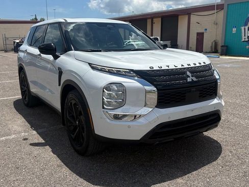 Used 2022 Mitsubishi Outlander SE FWD image 1