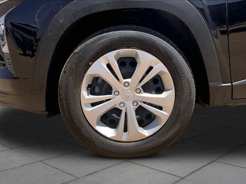 Used 2025 Chevrolet Trax LS FWD image 11