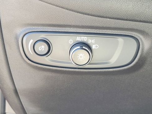 Used 2022 Chevrolet Equinox RS w/ RS Leather Package image 27