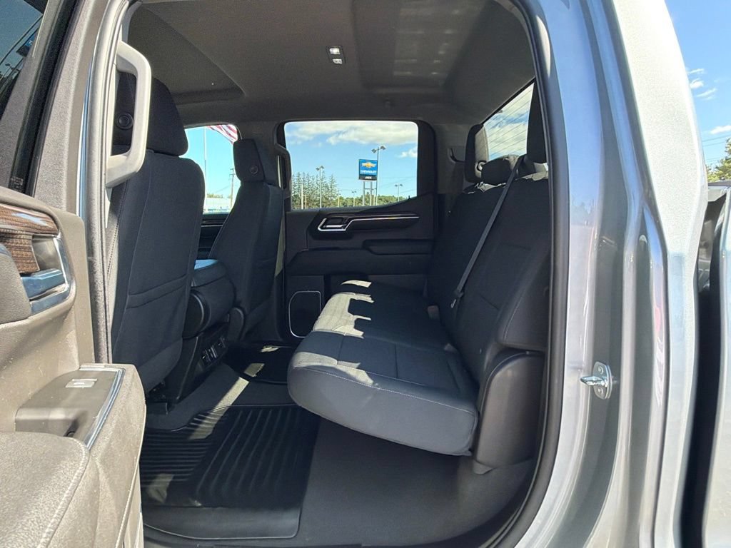 Used 2023 Chevrolet Silverado 1500 LT AWD/4WD image 31