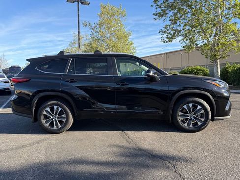 Used 2023 Toyota Highlander XLE w/ Protection Package #3 (TMS) AWD/4WD image 7
