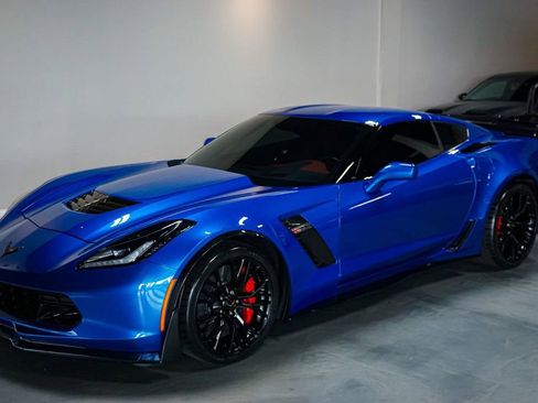 Used 2015 Chevrolet Corvette Z06 w/ Z07 Performance Package RWD image 5