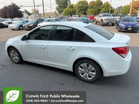 Used 2016 Chevrolet Cruze LS FWD image 9