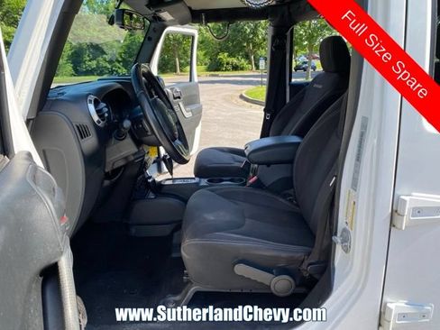 Used 2016 Jeep Wrangler Unlimited Sahara AWD/4WD image 14