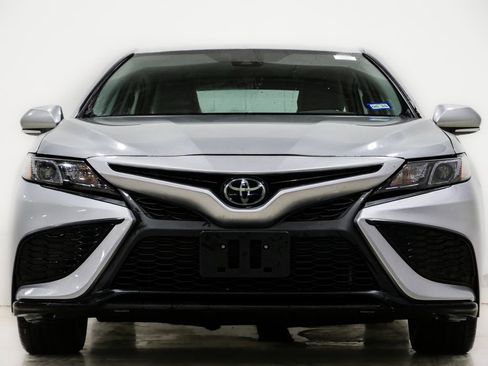 Used 2023 Toyota Camry SE image 2