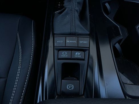 Used 2025 Toyota Camry SE image 23