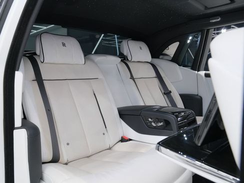 Used 2023 Rolls-Royce Phantom Sedan image 38