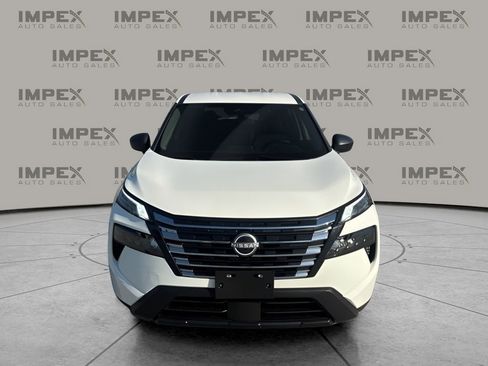 Used 2024 Nissan Rogue S image 8