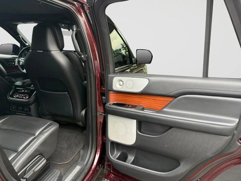 Used 2018 Lincoln Navigator Reserve w/ Technology Package AWD/4WD image 18
