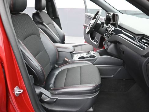 Certified 2025 Ford Escape ST-Line image 27