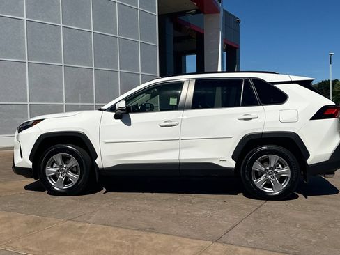 Used 2025 Toyota RAV4 XLE AWD/4WD image 7