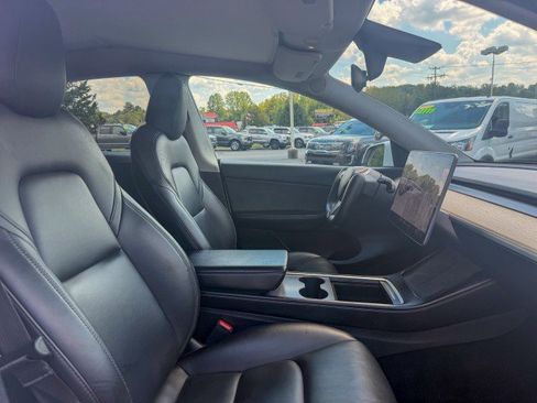 Used 2021 Tesla Model Y Long Range AWD/4WD image 18