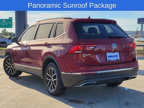 Used 2021 Volkswagen Tiguan SE w/ Panoramic Sunroof Package image 2