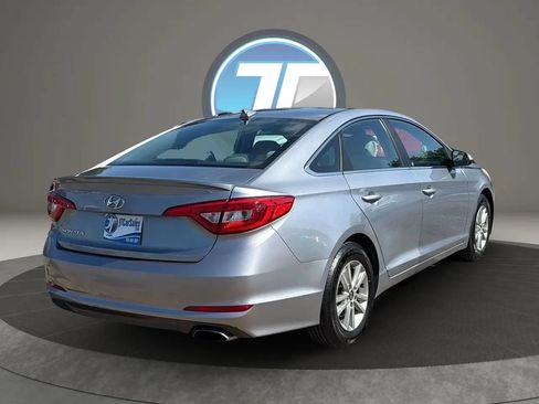 Used 2015 Hyundai Sonata SE w/ Option Group 09 FWD image 8
