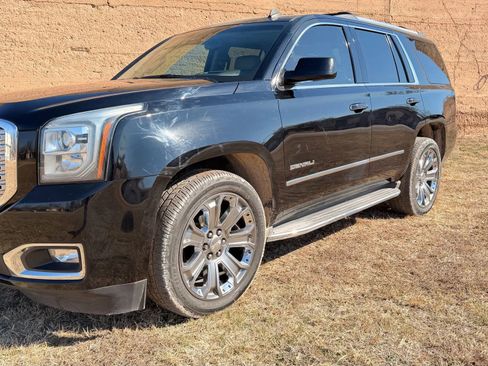 Used 2015 GMC Yukon Denali w/ Touring Package image 2