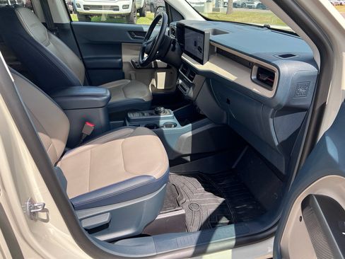 Used 2025 Ford Maverick Lariat image 16