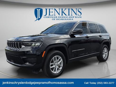 Certified 2025 Jeep Grand Cherokee Laredo X w/ Luxury Tech Group I RWD image 10
