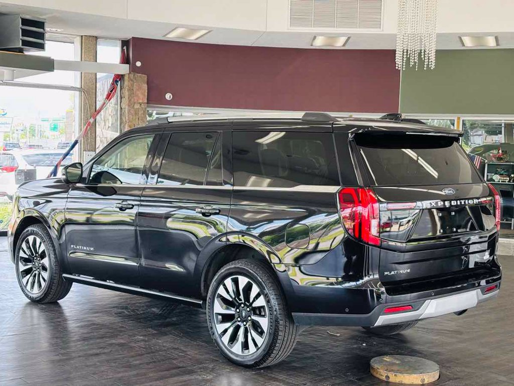 Used 2025 Ford Expedition Platinum w/ Driver's Package AWD/4WD image 16