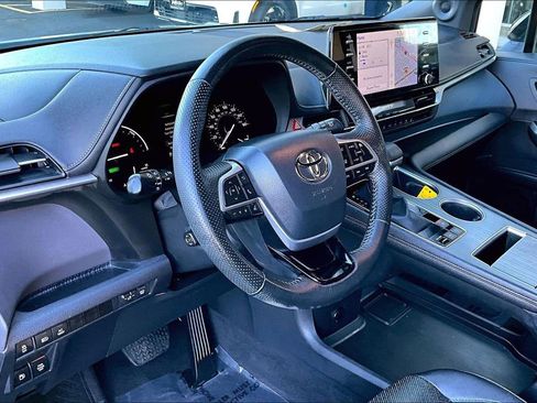 Used 2023 Toyota Sienna XSE image 10