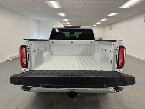 New 2026 GMC Sierra 1500 SLT image 8
