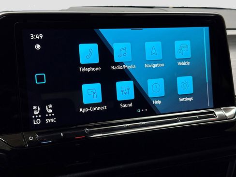 Used 2024 Volkswagen Atlas Cross Sport SE image 16