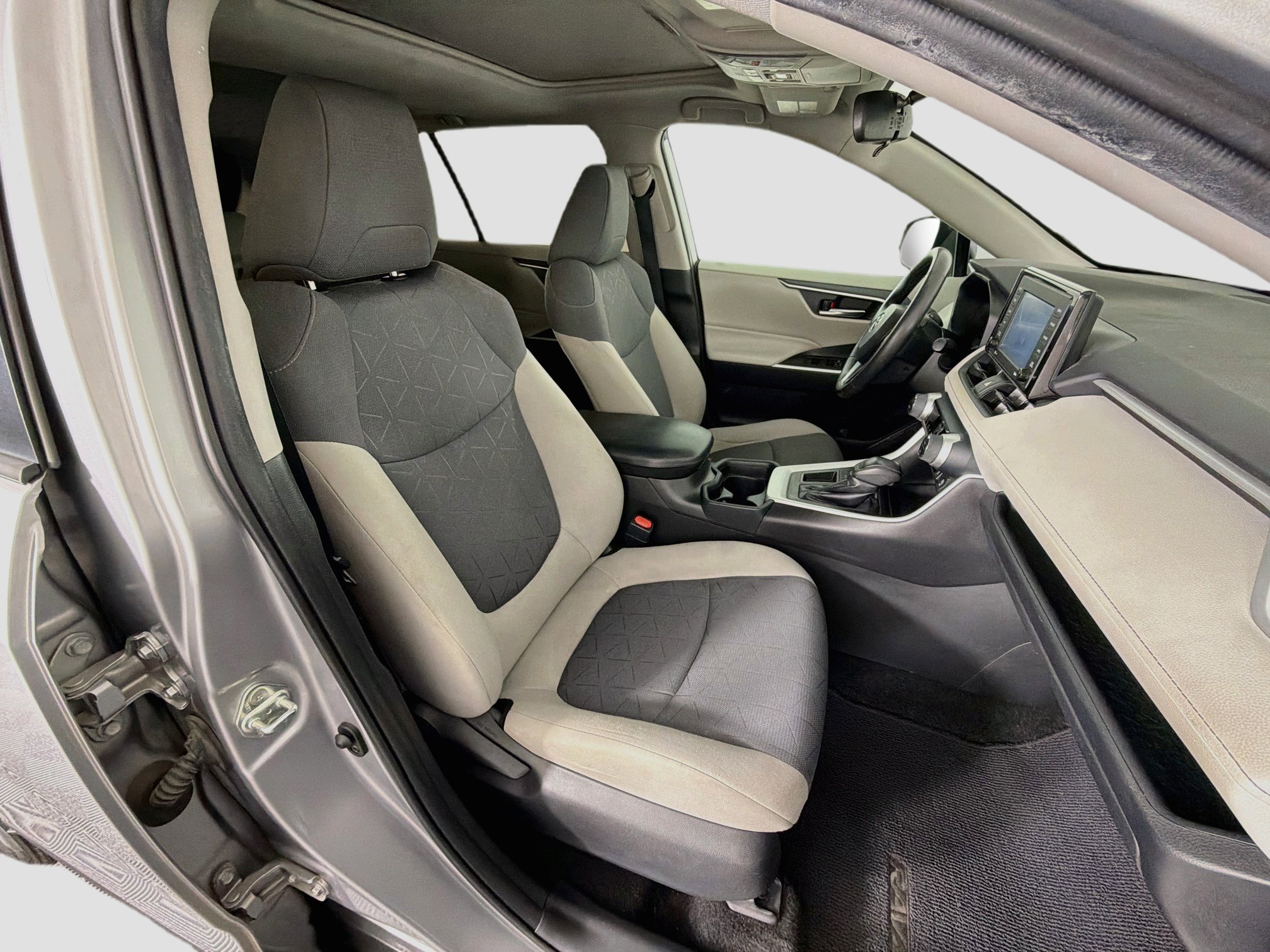 Used 2020 Toyota RAV4 XLE w/ Convenience Package FWD image 33