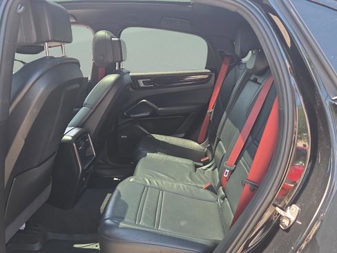 Used 2020 Porsche Cayenne AWD/4WD image 11