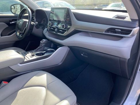 Used 2020 Toyota Highlander XLE image 40