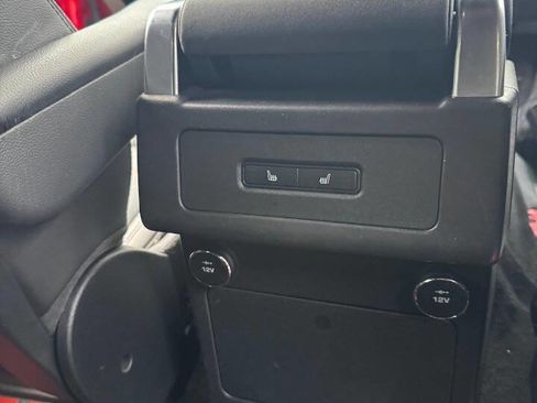 Used 2017 Land Rover Discovery SE image 28