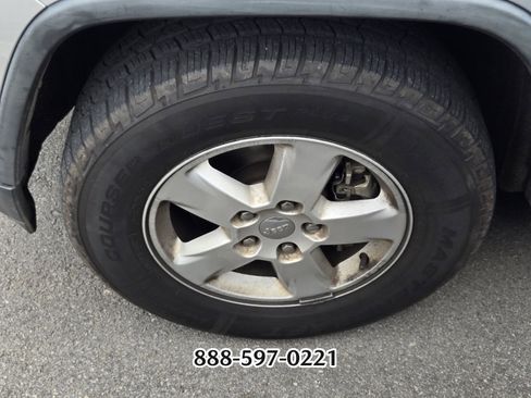 Used 2012 Jeep Grand Cherokee Laredo w/ Laredo E Group image 10