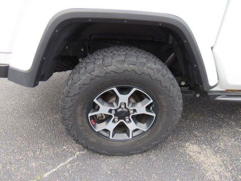Used 2020 Jeep Gladiator Overland AWD/4WD image 16