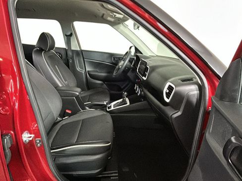 Certified 2023 Hyundai Venue Limited w/ Cargo Package FWD image 31