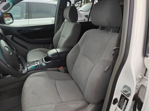 Used 2008 Toyota 4Runner SR5 AWD/4WD image 5