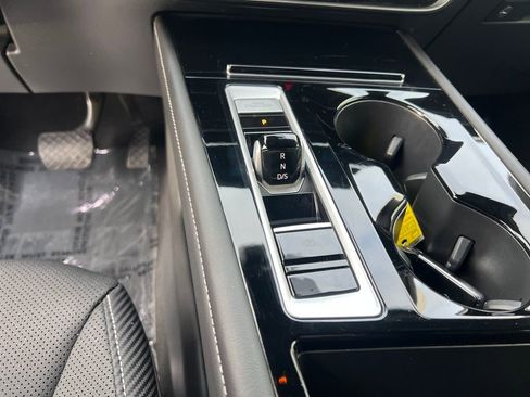 Certified 2025 Volkswagen Atlas Cross Sport SE image 26