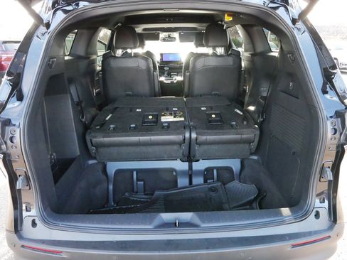 Used 2025 Toyota Sienna XLE Woodland Edition image 18