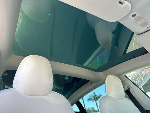 Used 2021 Tesla Model 3 Performance image 15