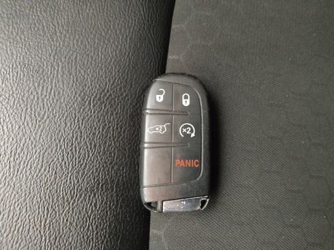 Used 2019 Jeep Compass Latitude w/ Cold Weather Group AWD/4WD image 32