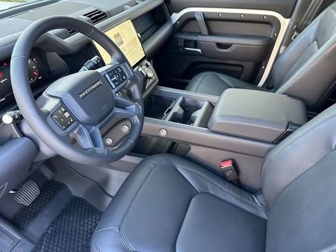 New 2026 Land Rover Defender 110 X-Dynamic SE image 9