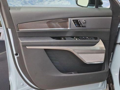Certified 2026 Cadillac Vistiq Premium Luxury AWD/4WD image 23