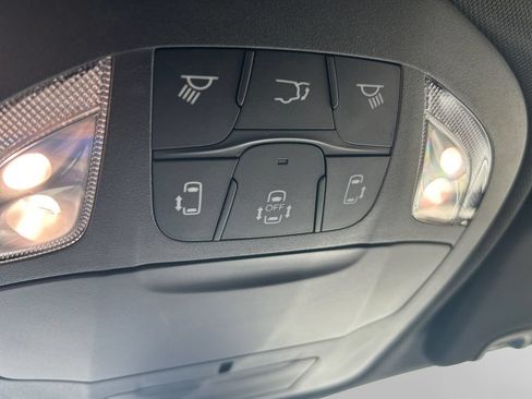 Certified 2025 Chrysler Pacifica Select AWD/4WD image 26