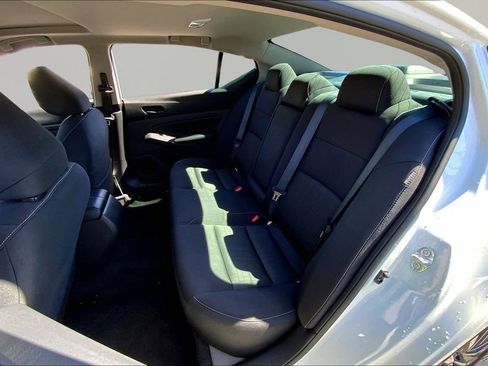 Used 2024 Nissan Altima 2.5 SV w/ SV Premium Package image 16