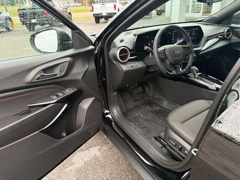 Used 2026 Chevrolet Trax RS w/ Sunroof Package FWD image 40