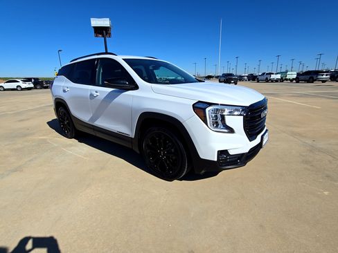 Used 2022 GMC Terrain SLT w/ Elevation Edition image 1